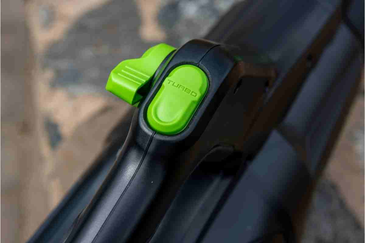 מפוח יד לעלים 80V PRO - גוף בלבד greenworks מפוח יד לעלים 80V PRO - גוף בלבד greenworks